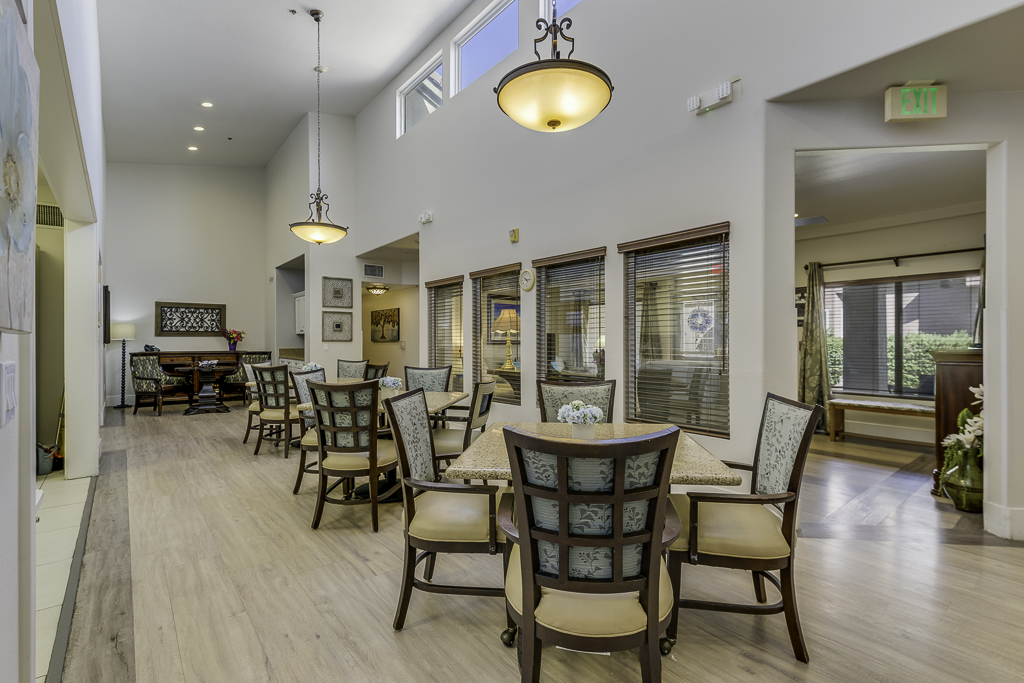Dining Area Dining Area